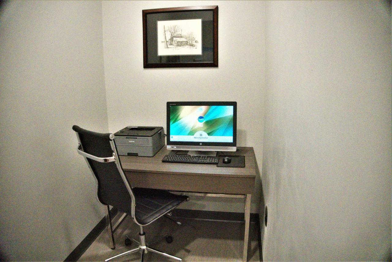 Brookstone Inn & Suites Fort Dodge Luaran gambar