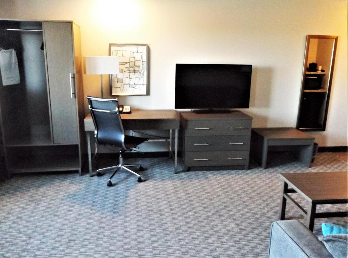 Brookstone Inn & Suites Fort Dodge Luaran gambar