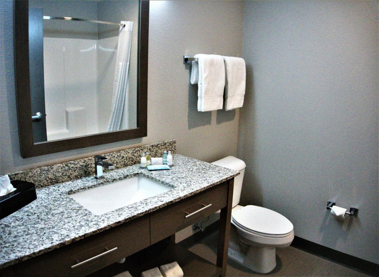 Brookstone Inn & Suites Fort Dodge Luaran gambar